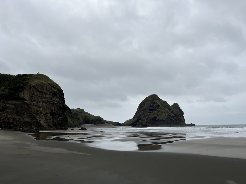 Piha, pláž s černým pískem, sopečná pláž, Nový Zéland, Waitakere Ranger